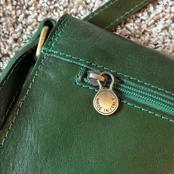 Elegant Green Leather Shoulder Bag - Picture 10 of 10